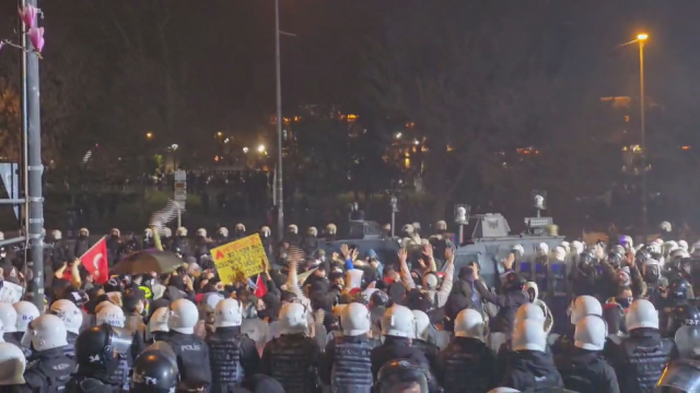 Protesters attacked the police in Saraçhane