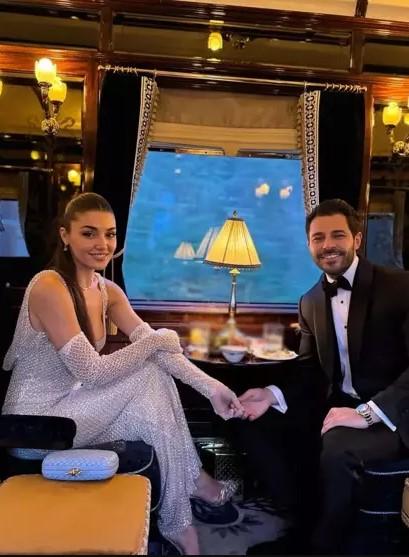 A stunning pose from Hande Erçel and Hakan Sabancı