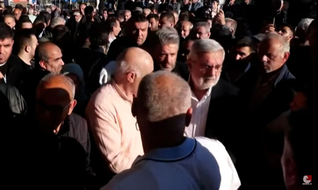 Mehmet Metiner, who went to the hospital where Sırrı Süreyya Önder passed away, was booed