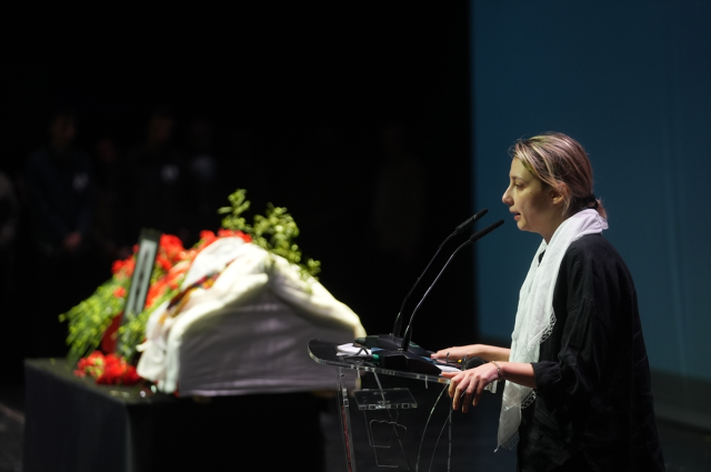 Sırrı Süreyya Önder's mother mourned over the coffin
