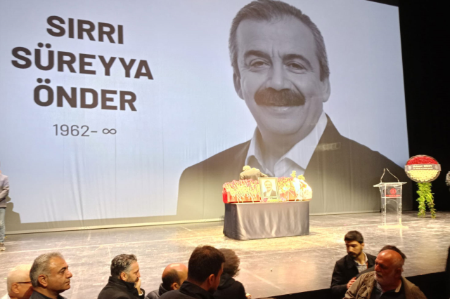 Yılmaz Erdoğan could not hold back his tears at Sırrı Süreyya Önder's funeral