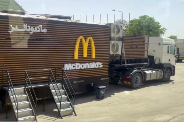 A mobile McDonald's branch was set up for Trump in the garden of the Royal Palace in Saudi Arabia