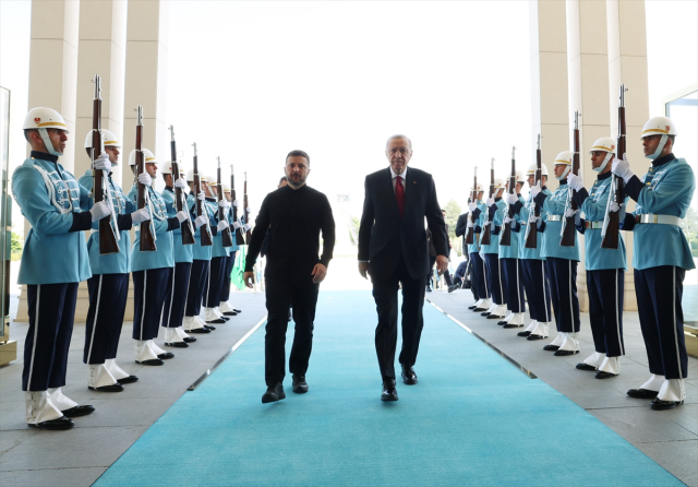 بدأت محادثات أردوغان وزيلينسكي
