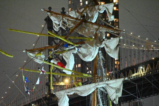 The rescue operation on camera! They got stuck on the sails after hitting the bridge