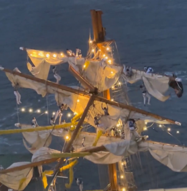 The rescue operation on camera! They got stuck on the sails after hitting the bridge