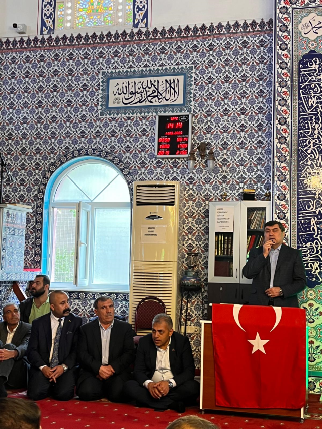 Family members passed under the Qur'an and the Turkish flag, ending a two-year feud