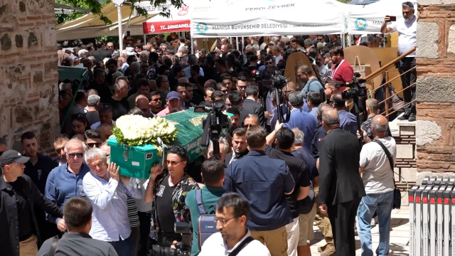 The mysterious death of the young cameraman, his friends found him hanging from the window
