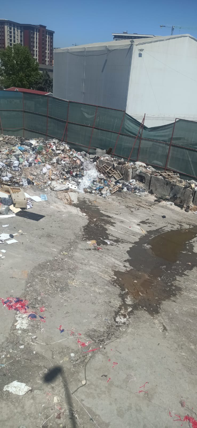 Zeytinburnu Municipality turned the area adjacent to the site where 10,000 people live into a waste site