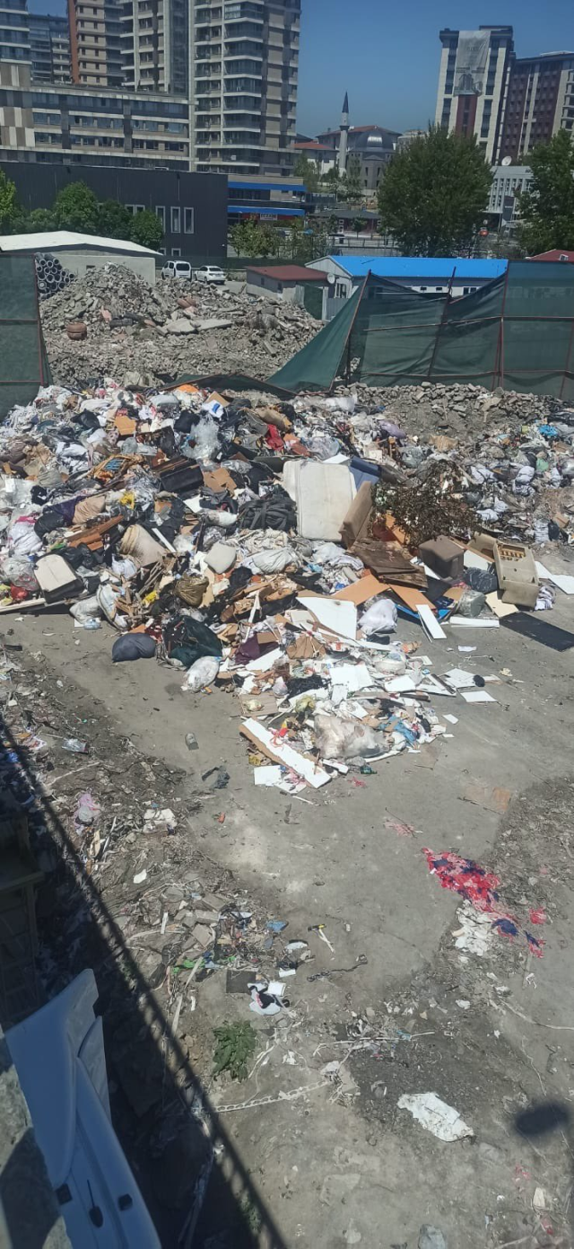 Zeytinburnu Municipality turned the area adjacent to the site where 10,000 people live into a waste site