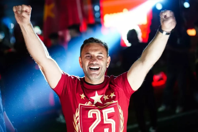 He won't find a place to put the money! Here is Okan Buruk's new salary