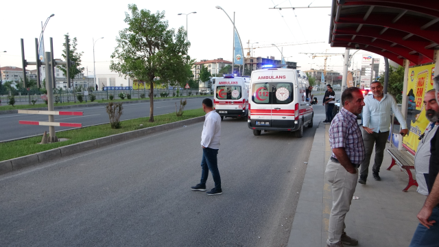 Two women arguing on the bus stabbed each other at the stop where they got off