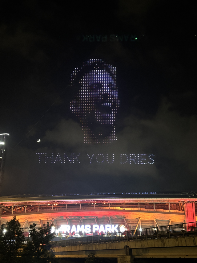 Unseen drone show from Galatasaray! They brought 5 stars from 5 different places