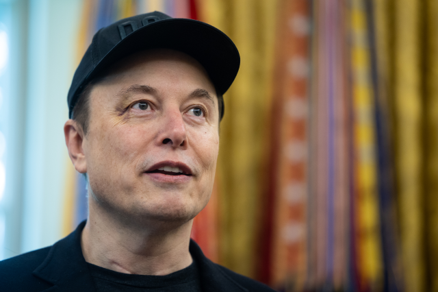 What happened to Elon Musk's eye? A photo that overshadowed the press conference