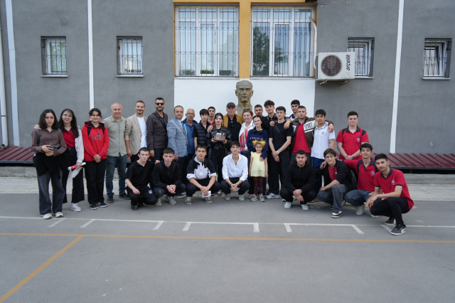 Emotional farewell to the teacher who retired after 45 years
