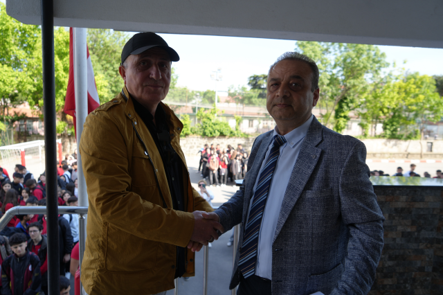 Emotional farewell to the teacher who retired after 45 years