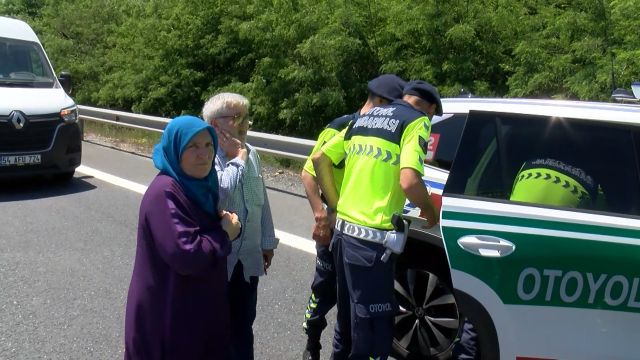 The vehicle reversing on the highway caused an accident; the injured child did not leave his mother's side for a moment.