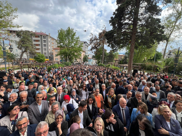 Bilecik Governor Şefik Aygöl cried, made others cry
