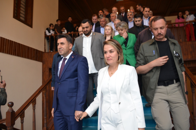 Bilecik Governor Şefik Aygöl cried, made others cry