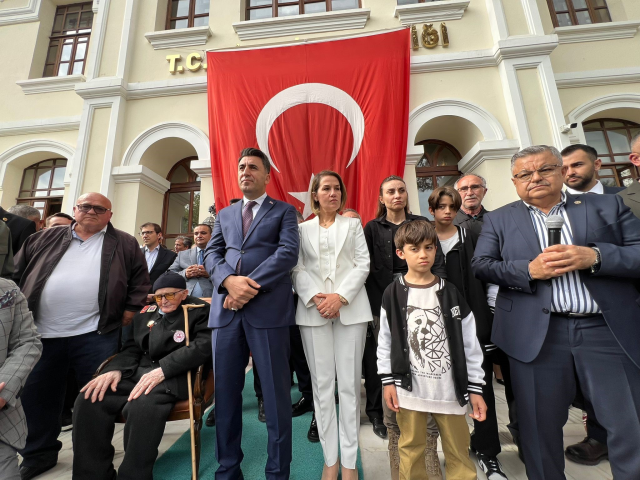 Bilecik Governor Şefik Aygöl cried, made others cry