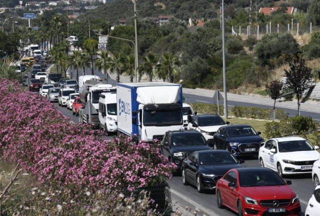 Inflow of holidaymakers to Kuşadası! More than 60,000 vehicles entered in the last 24 hours