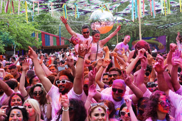 Hundreds of Iranian tourists flocked to the festival in Van