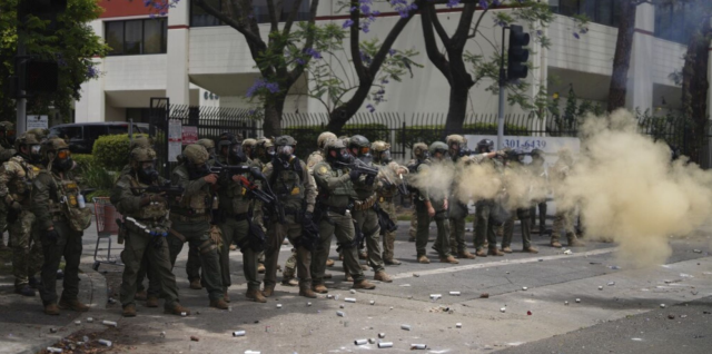 Los Angeles in flames: Protesters clashing with National Guards set vehicles on fire