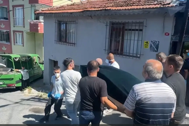 A body wrapped in a carpet was found in the garden of a shanty house in Gaziosmanpaşa