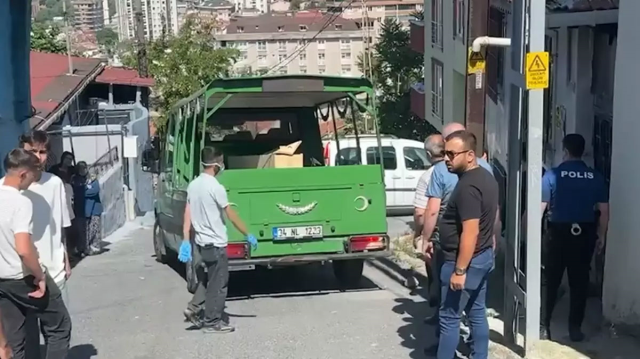 A body wrapped in a carpet was found in the garden of a shanty house in Gaziosmanpaşa