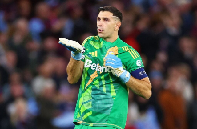 First contact made! Here is Galatasaray's new Muslera