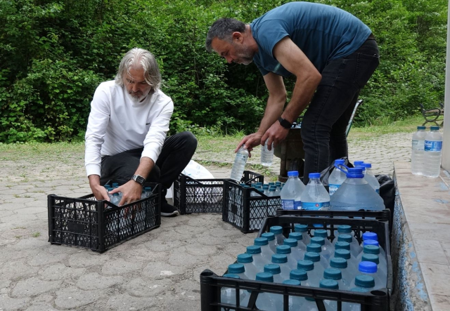 They drink from bottles, but the expert warned: It may pose health risks