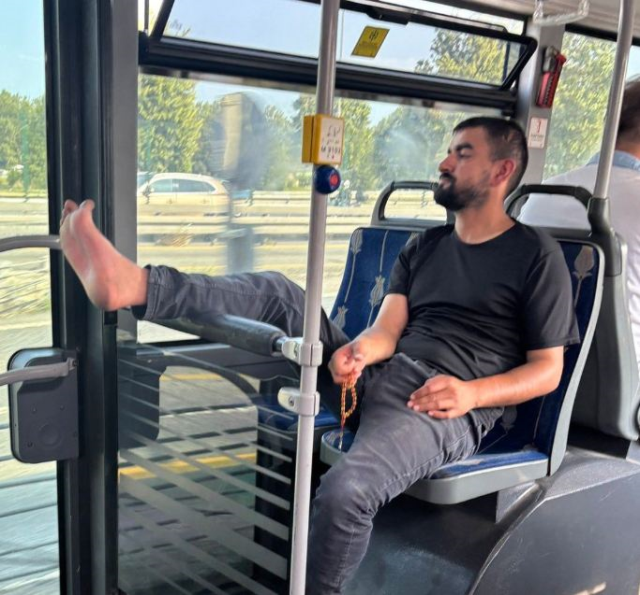 The image that made people gasp on the metrobus