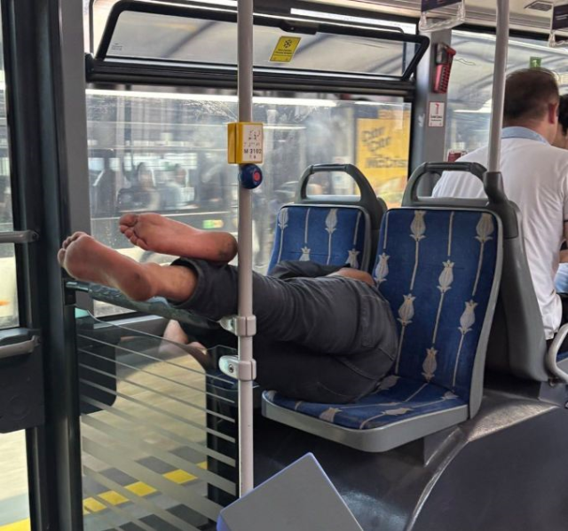 The image that made people gasp on the metrobus