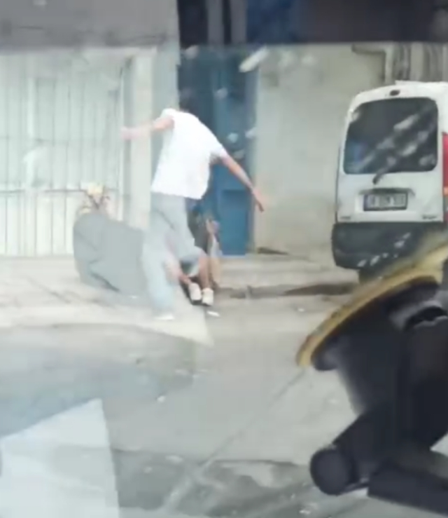 He assaulted his mother in the middle of the street in Sultangazi; bystanders just watched