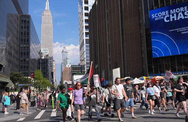 The American people do not want to go to war with Iran! Protests began in New York