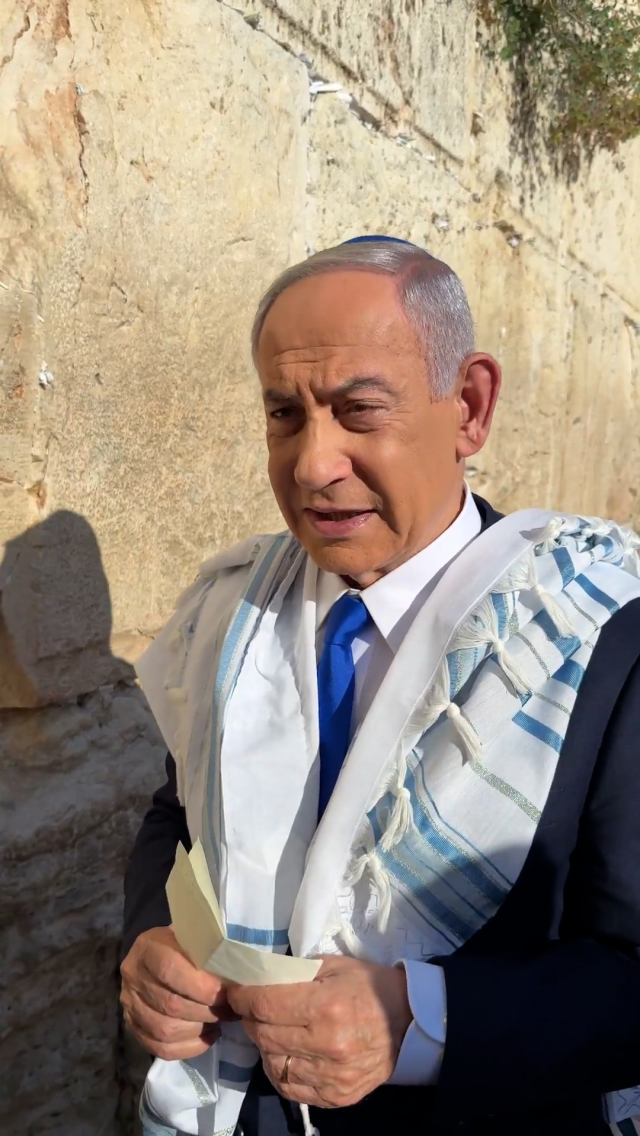 Netanyahu prayed for Trump at the Wailing Wall, delivering the message the world was waiting for