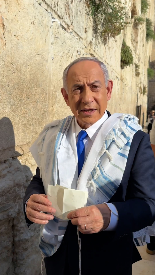 Netanyahu prayed for Trump at the Wailing Wall, delivering the message the world was waiting for