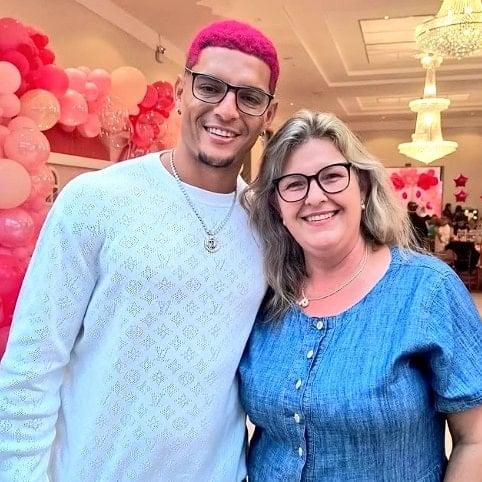 The footballer that Fenerbahçe signed for a huge amount of money dyed his hair pink