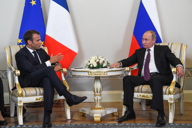 The first meeting between Putin and Macron after nearly 3 years
