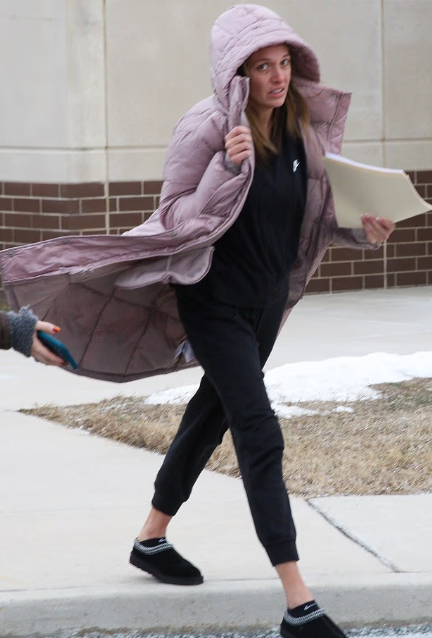 The woman's forbidden relationship with the teacher was revealed when the baby she gave birth to resembled her student.