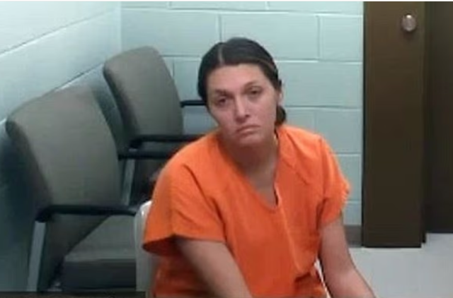 The woman's forbidden relationship with the teacher was revealed when the baby she gave birth to resembled her student.
