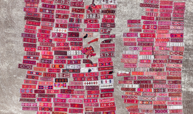 The scorching heat will cause the carpets laid in the fields to pastel more