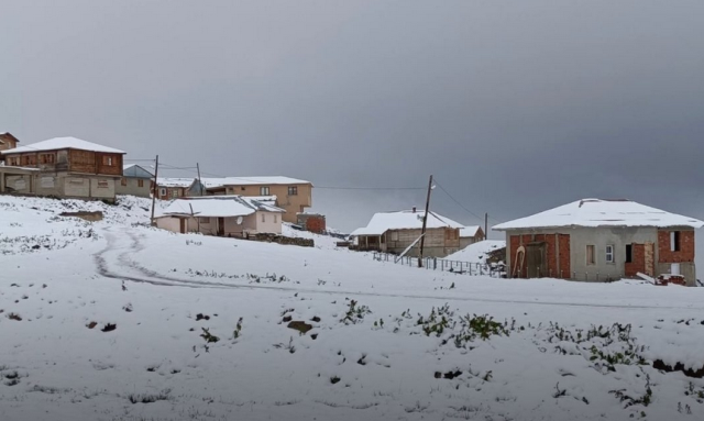 Heavy snow fell in our three provinces in July