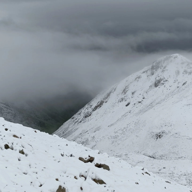 Heavy snow fell in our three provinces in July