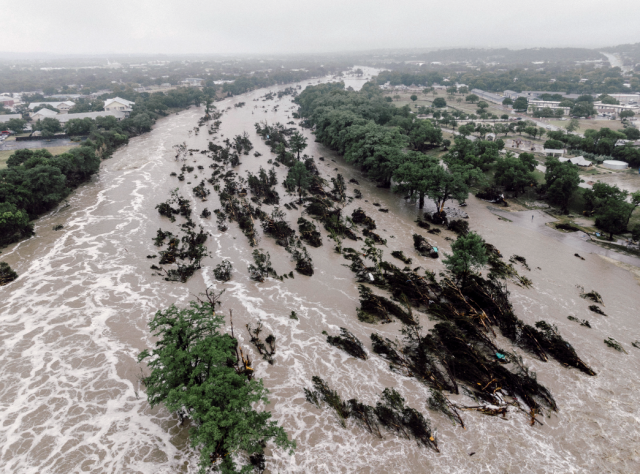 ارتفاع عدد الضحايا في فيضانات تكساس المفاجئة إلى 32