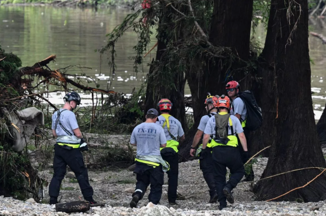 ارتفاع عدد الضحايا في فيضانات تكساس المفاجئة إلى 32