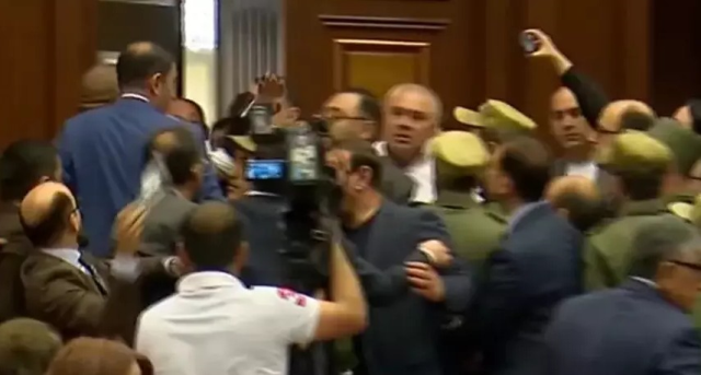 The parliament in Armenia was chaotic: MPs kicked and punched each other