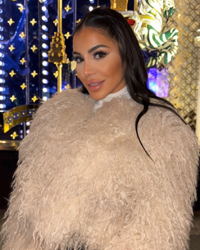 The robbers burned the face of the beauty influencer they broke into and raped