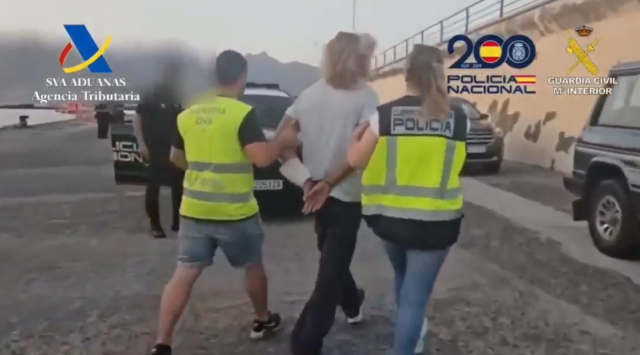 Drug traffickers set their million-dollar yacht on fire to avoid being caught