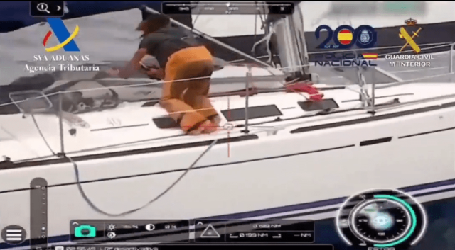 Drug traffickers set their million-dollar yacht on fire to avoid being caught