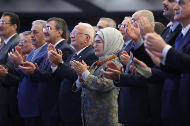 Emine Erdoğan's elegance made a significant impression at the Kızılcahamam Camp